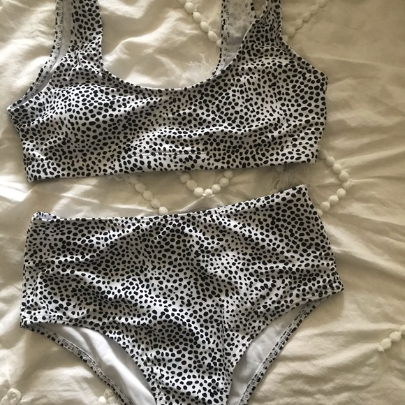 Bikini - Picture 2 of 3